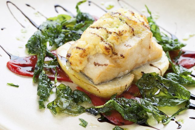 How To Bake Cod With Spinach Livestrong