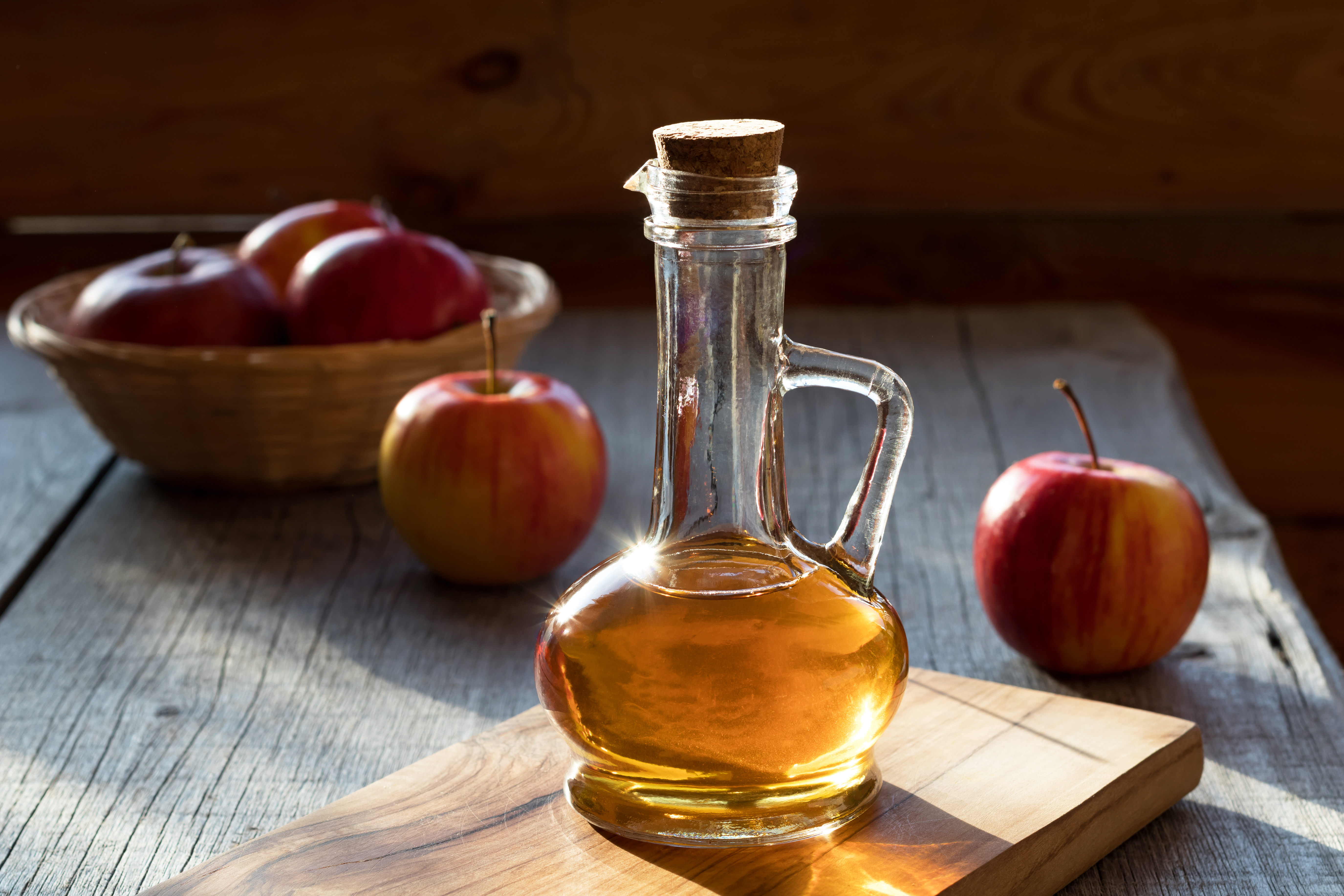 The Risks and Benefits of Apple Cider Vinegar