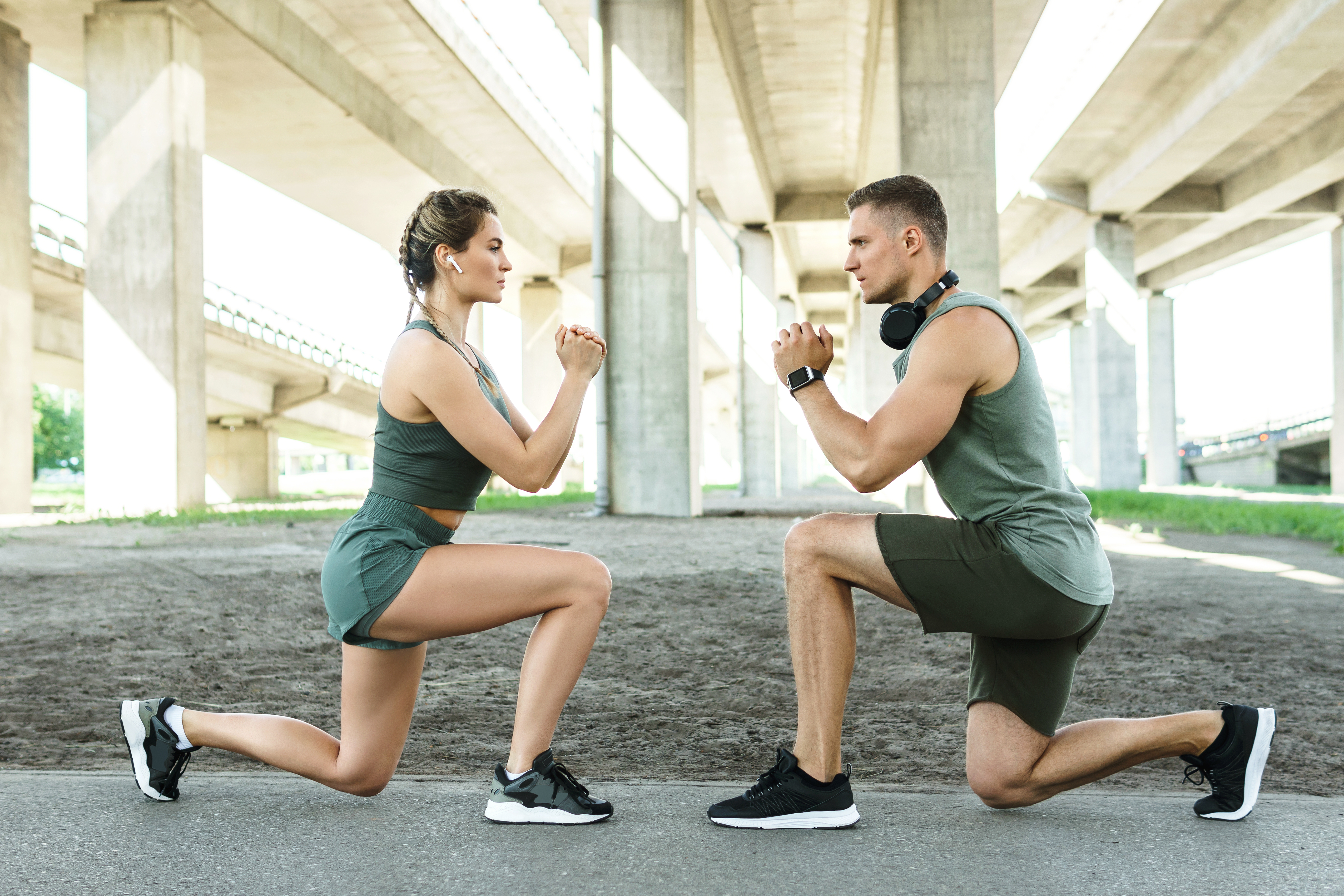 What Is the Difference Between a Split Squat and Lunge livestrong