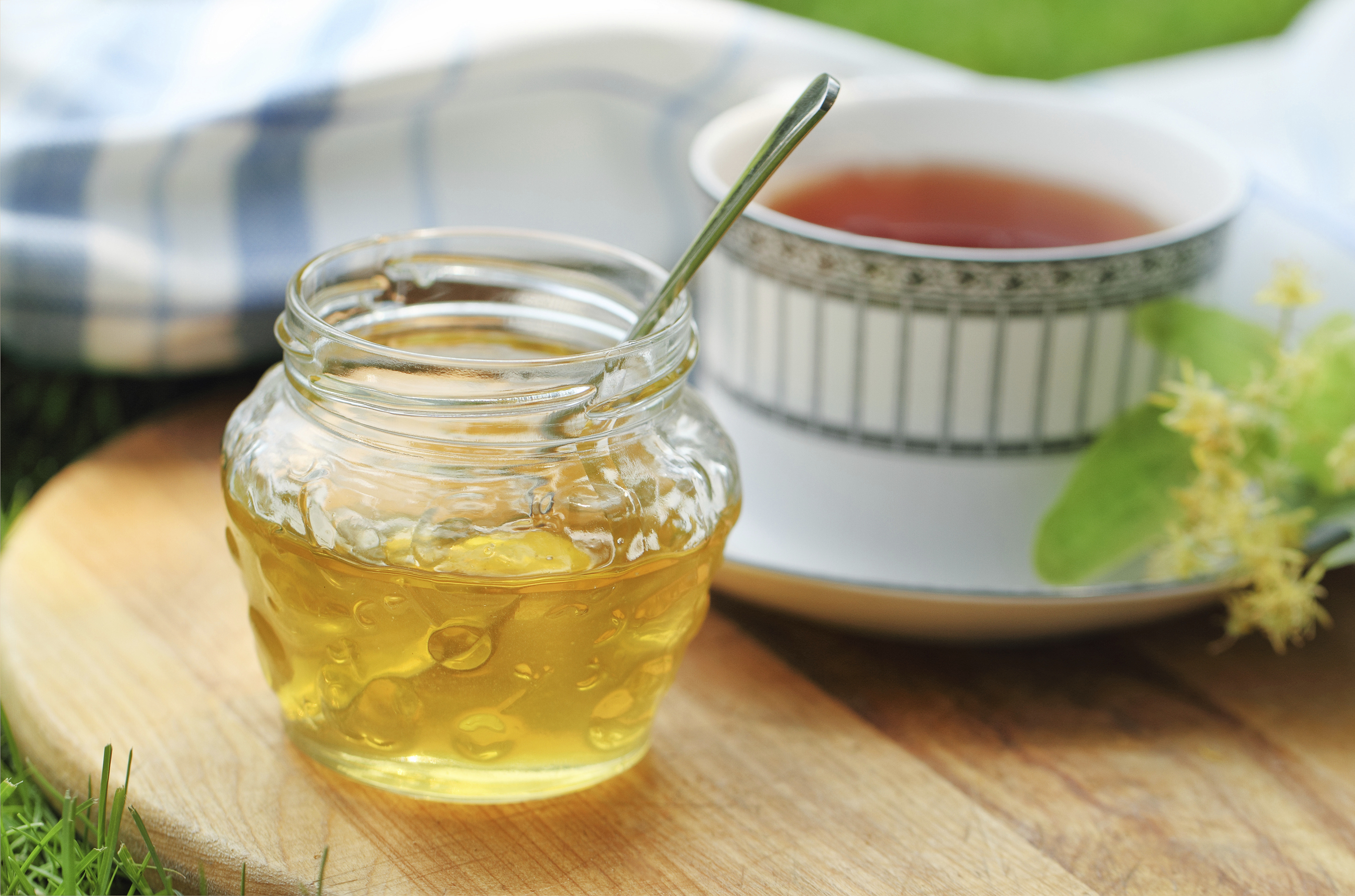 Does Honey Lose Nutrients When Added to Tea & Coffee?