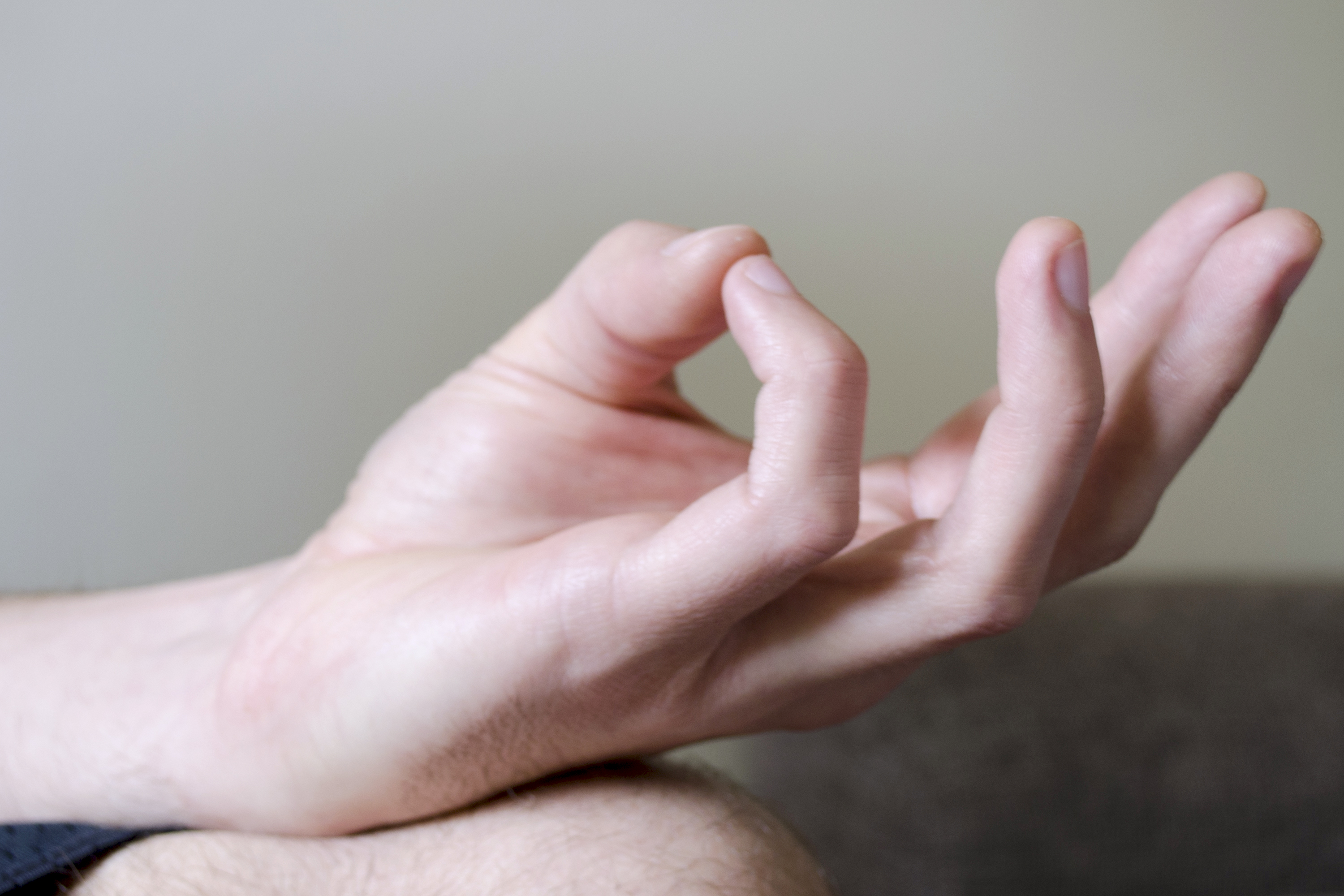 Anxiety Relief at Your Fingertips: 5 Yoga Mudras for Quick De-stress | The  Art of Living