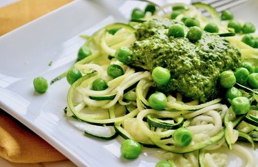 low-calorie dinner recipes Zucchini Noodles With Spinach Pesto and Peas
