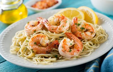 low-calorie dinner recipes Lemon Garlic Shrimp Pasta