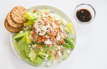 high fiber lunches crunchy tuna and feta cheese salad