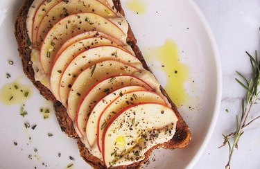 Sweet & Savory Apple-Hummus Toast Mediterranean breakfast recipe.