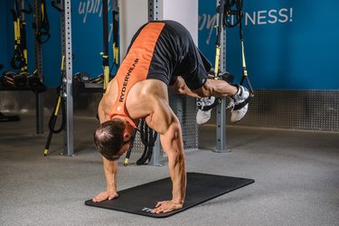 Man demonstrating how to do the TRX Pike