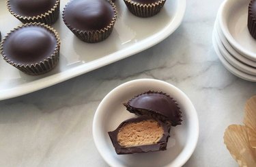 Mini Chocolate-Peanut Butter Cups healthy chocolate desserts