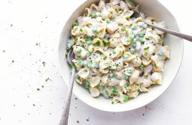 Mac and Cheese recipes with Peas in a white bowl