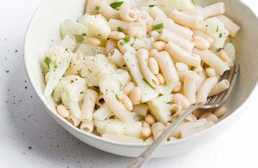 One-Pot Penne With Cauliflower and White Beans 5-Ingredient Pasta Recipe