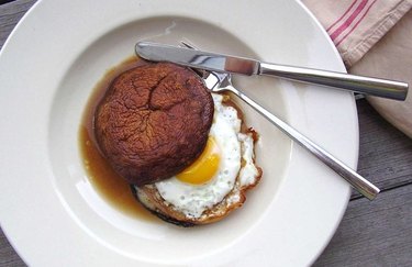 Portabella Egg Sandwich metabolism boosting breakfasts