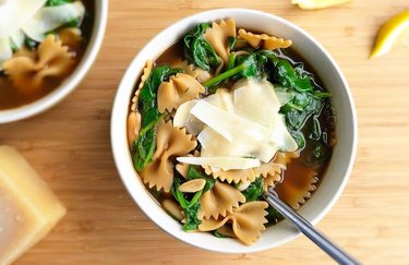 Garlicky Italian White Bean, Spinach and Pasta Soup
