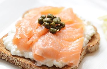 Smoked Salmon and Caper Sandwich high-protein sandwich recipes