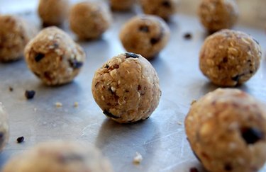 Raw Oat & Cacao Cookie Bites