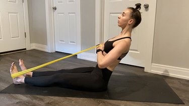 Move 3: Seated Hinge With Band