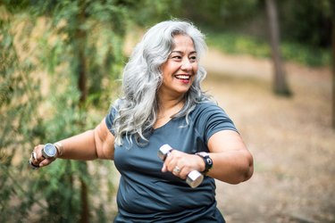 woman exercising weight loss sagging skin