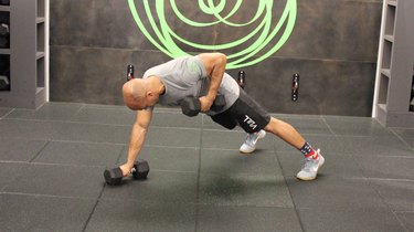 Move 1: Dumbbell Renegade Row