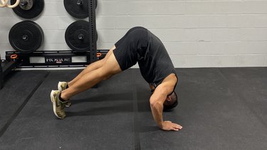 5. Pike Push-Up