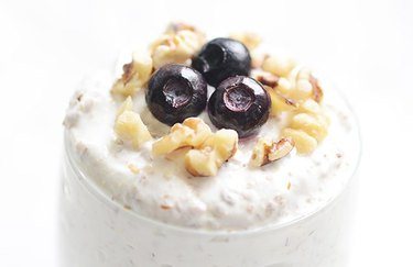 Flaxseed and Yogurt Breakfast 300 calorie breakfast recipe.