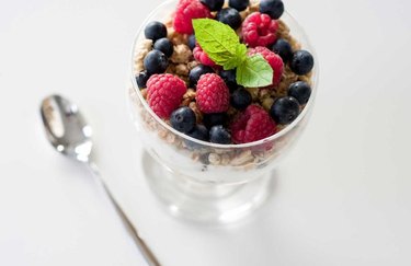 Red, White and Blue healthy breakfast parfait