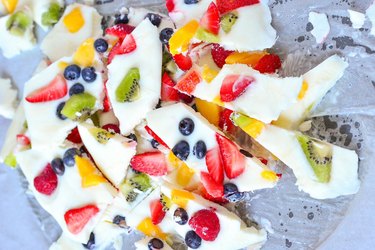 healthy frozen yogurt fruit bark