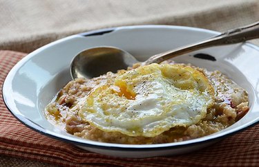 Savory Oatmeal Topped With a Fried Egg bloat-fighting low-FODMAP recipe.