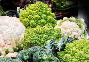 Cruciferous vegetables in a basket at market.