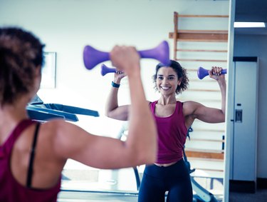 Woman doing an overhead shoulder press