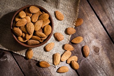 Organic almonds for muscle building diet