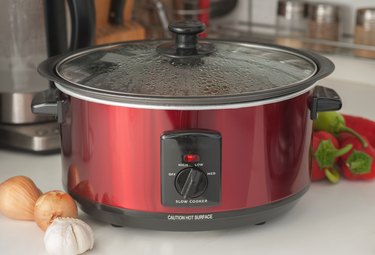 2 QT Slow Cooker in Matte Black - Effortlessly Cook Delicious Meals for  Small Families