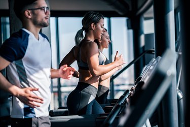 Pretty girl working out in a treadmill at the gym