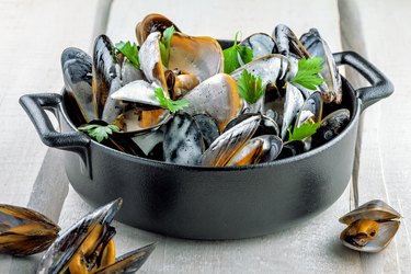 Mussels in white cream sauce