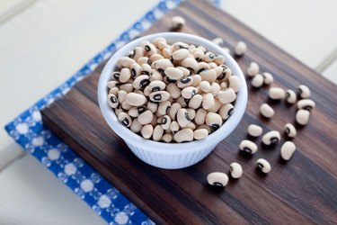 Close-Up Of Black-Eyed Peas In Bowl On Cutting Board