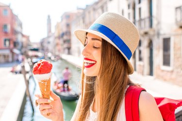 Italian street food in Venice how to how to eat healthy on vacation.