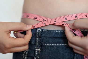 How to measure your waist with a measuring tape 