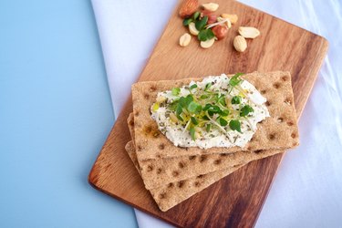 Crispbread with Cream Cheese and fresh herbs