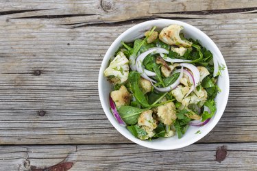 Spanach, Healthy Eating, Salad with spinach, vegetables, Top vie