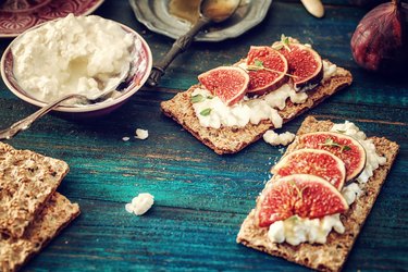 Wheat bran Crispbread with Cottage Cheese, and Figs for high fiber foods