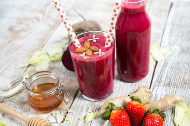 Smoothies with beetroot, strawberries, ginger and honey
