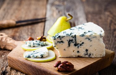Blue cheese with fresh pear