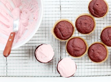 Icing cupcakes