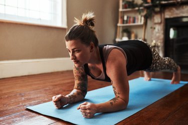 5 Reasons Women Should Plank Everyday & Correct Way Of Doing It