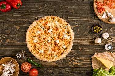 How Many Calories Are in a 10-Inch Domino