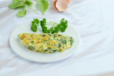 Egg white omelette with spinach, garlic, alfalfa sprout and parsley