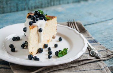 sour cream substitute cottage cheese baked pudding, sour cream and blueberries