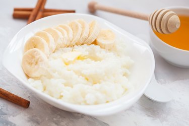 Rice porridge with butter, honey, banana and cinnamon