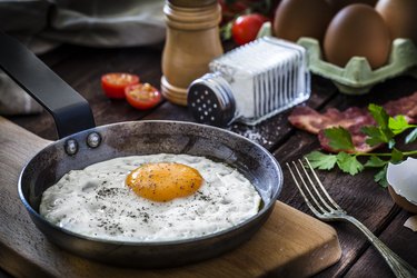 Preparing fried egg