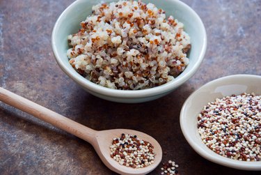 Raw and cooked quinoa in separate bowls.