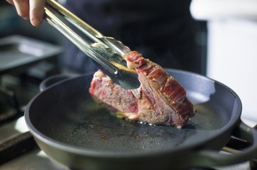 preparing a steak