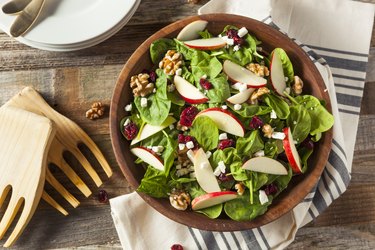 Homemade Autumn Apple Walnut Spinach Salad, as a natural remedy for asthma