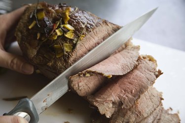 Carving roast beef